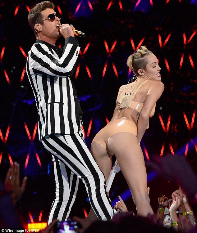 Naked Miley Cyrus In Mtv Video Music Awards 7971