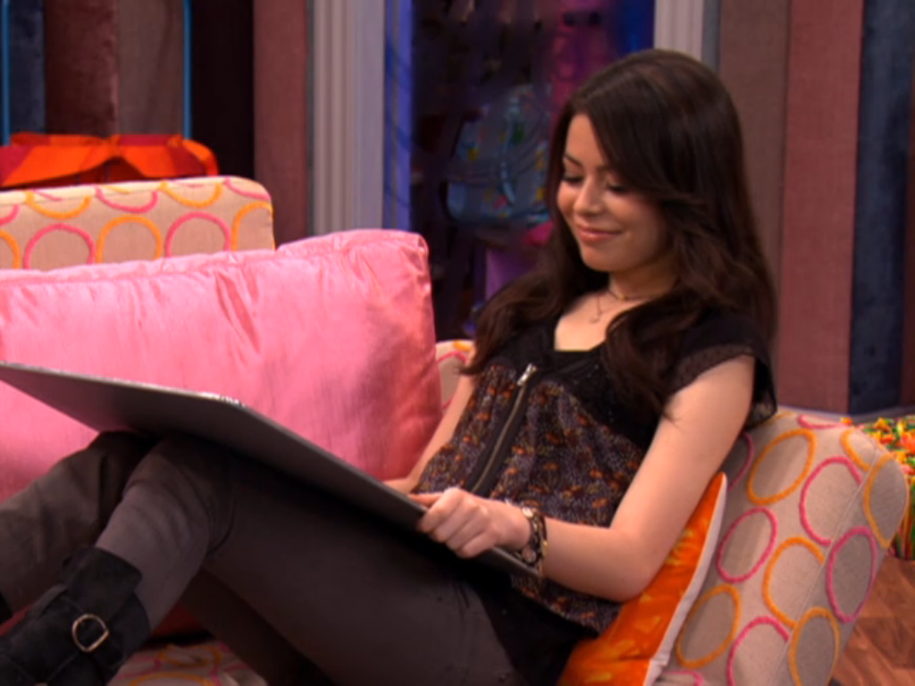 Miranda cosgrove icarly nackt