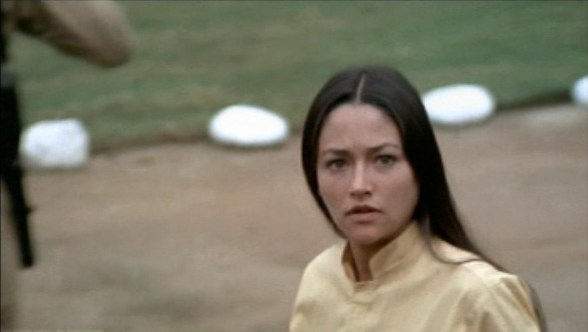 Naked Olivia Hussey in Escape 2000 < ANCENSORED