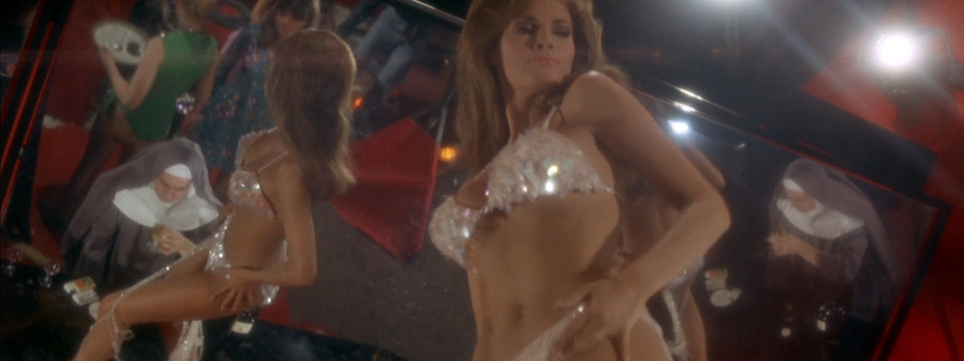 Naked Raquel Welch In Bedazzled 
