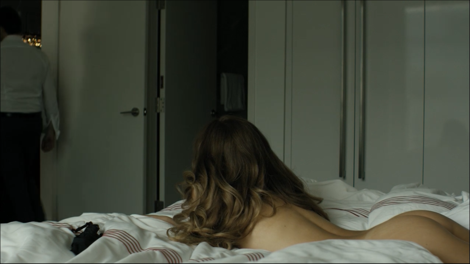 Naked Riley Keough In The Girlfriend Experience Ii 