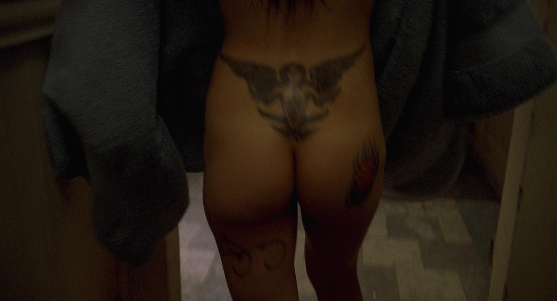 Naked Sarah Shahi In Bullet To The Head 