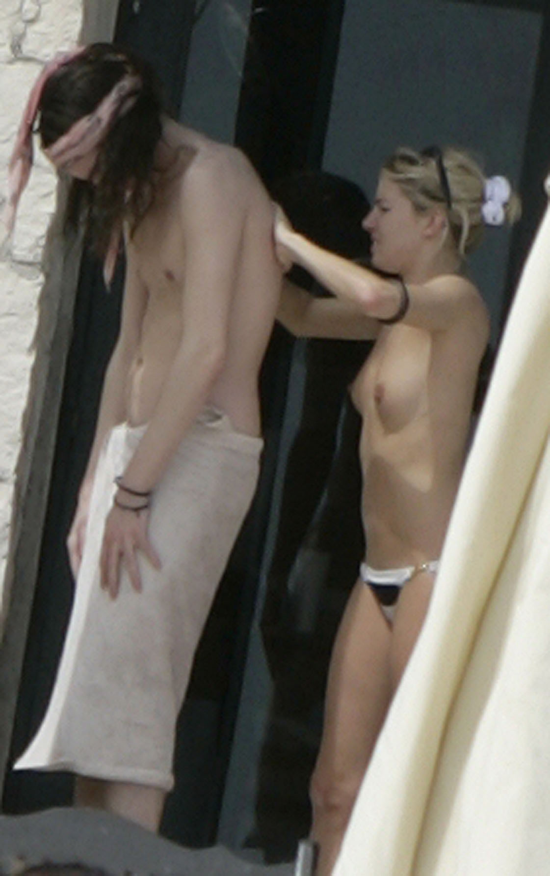 Sienna Miller Nude Pics Page 2