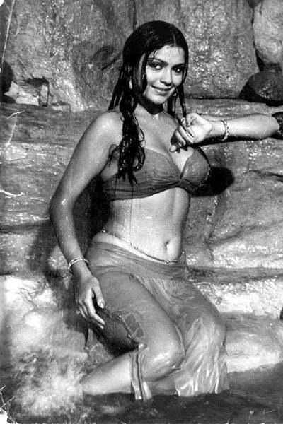 Zeenat aman naked