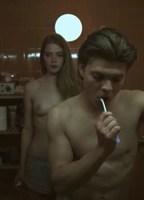 Kysset (2015) Nude Scenes