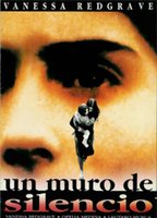 Un muro de silencio (1993) Nude Scenes