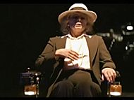 clip-Der Alte Affe Angst-Nackte Frau