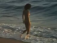 clip-Indiscreet-Eve Dood