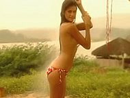 clip-Sports Illustrated: Swimsuit 2002-herself