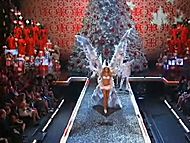 clip-Victoria's Secret Fashion Show 2007-Herself