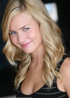 Britt Robertson nude