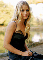 Emilie de Ravin nude