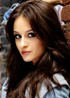 Melanie Papalia nude