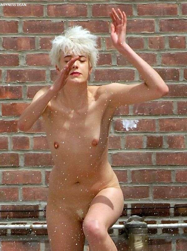 Agyness Deyn Nude Pics Page 1