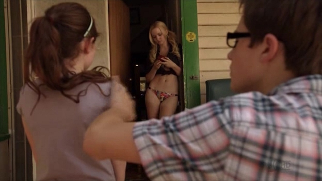 Shameless cast dove cameron