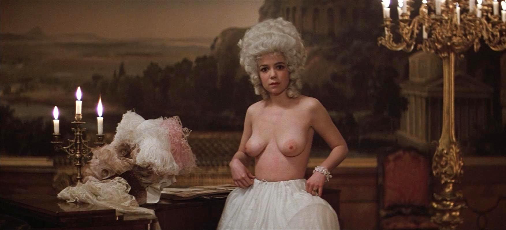 Elizabeth Berridge nude pics.