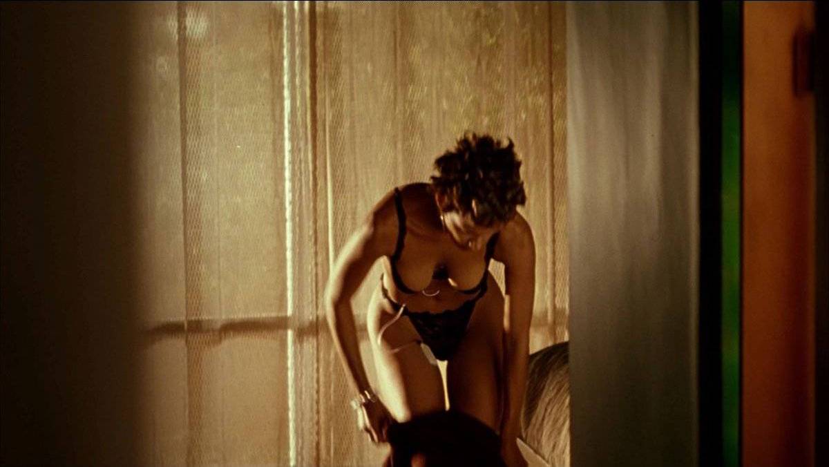 pictures Halle berry topless