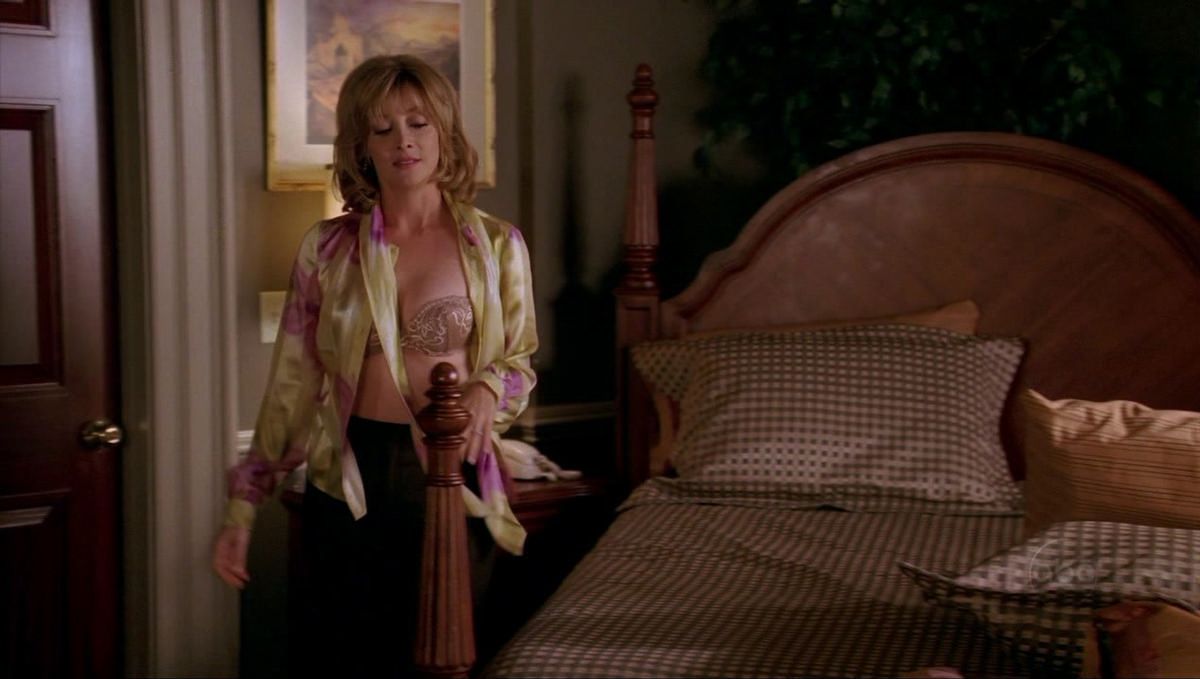 Naked Sharon Lawrence In Desperate Housewives