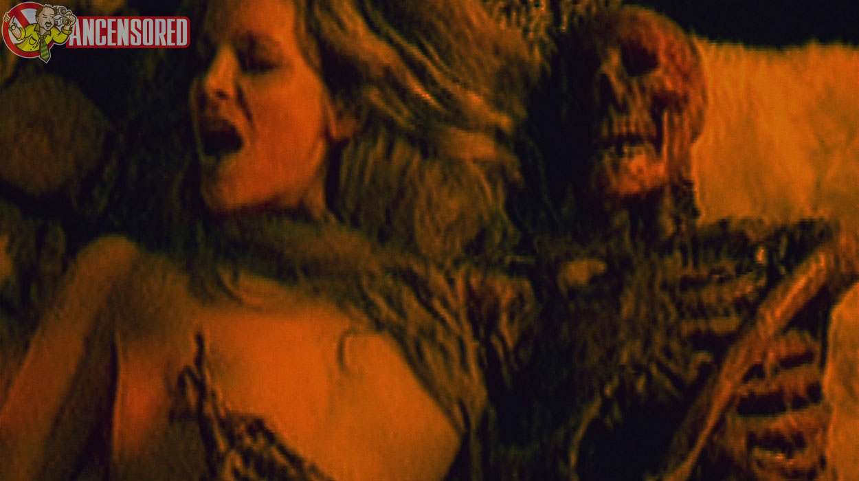 Sheri Moon Zombie Porn 18