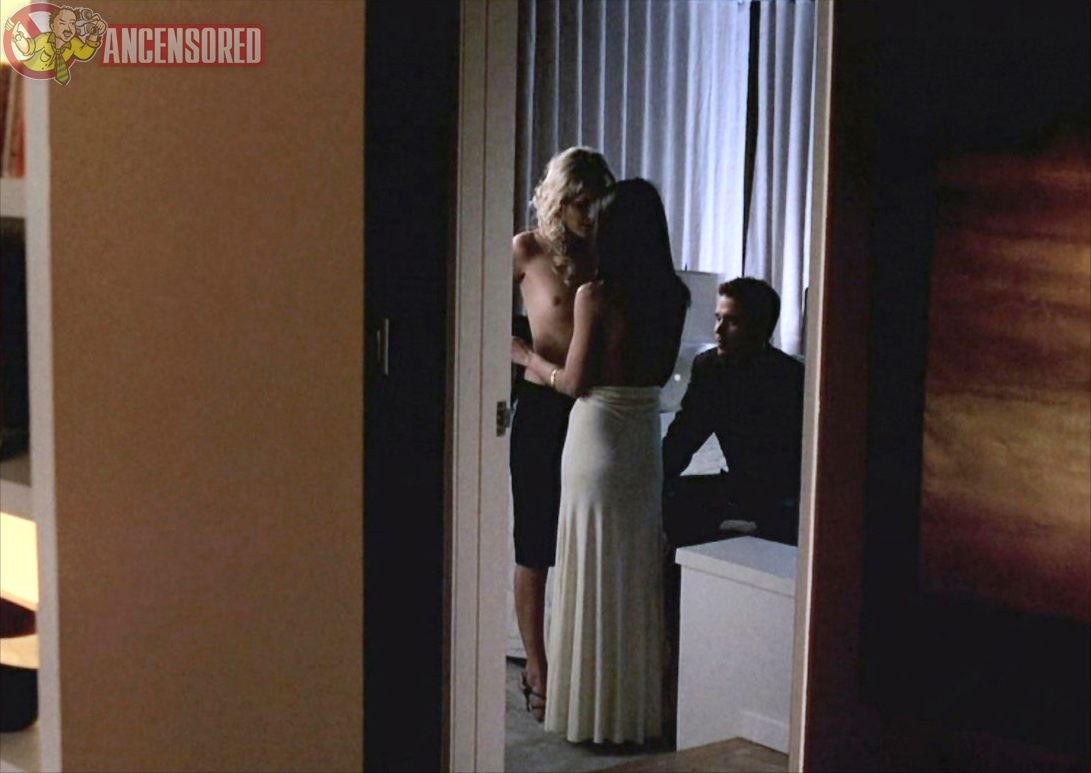 Naked Malin Akerman in Entourage (TV) < ANCENSORED