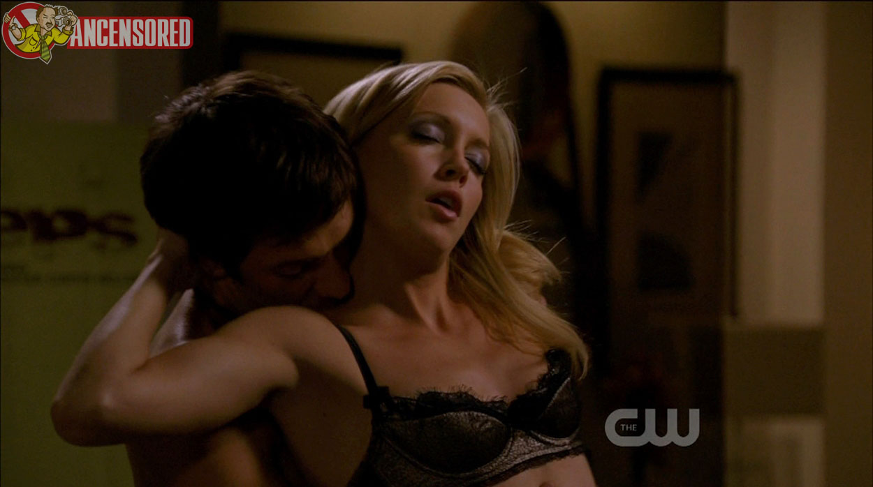 Katie Cassidy Nuda In Melrose Place