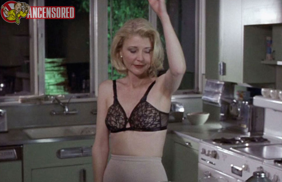 Nackte Beth Broderick In Psycho Beach Party