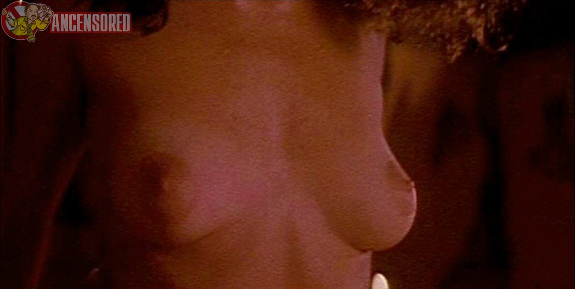 Naked Cordelia Gonz Lez In Born On The Fourth Of July