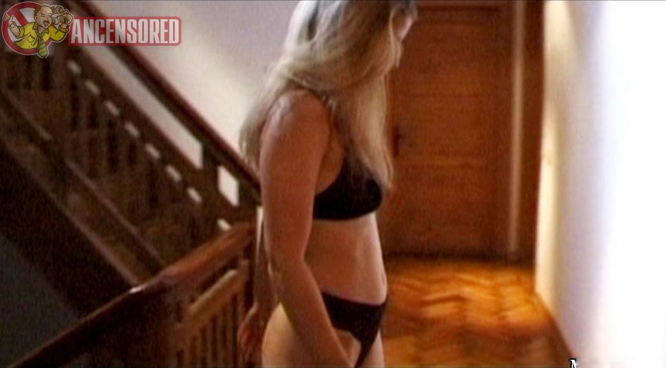 Naked Mira Gittner in Das Zimmer < ANCENSORED